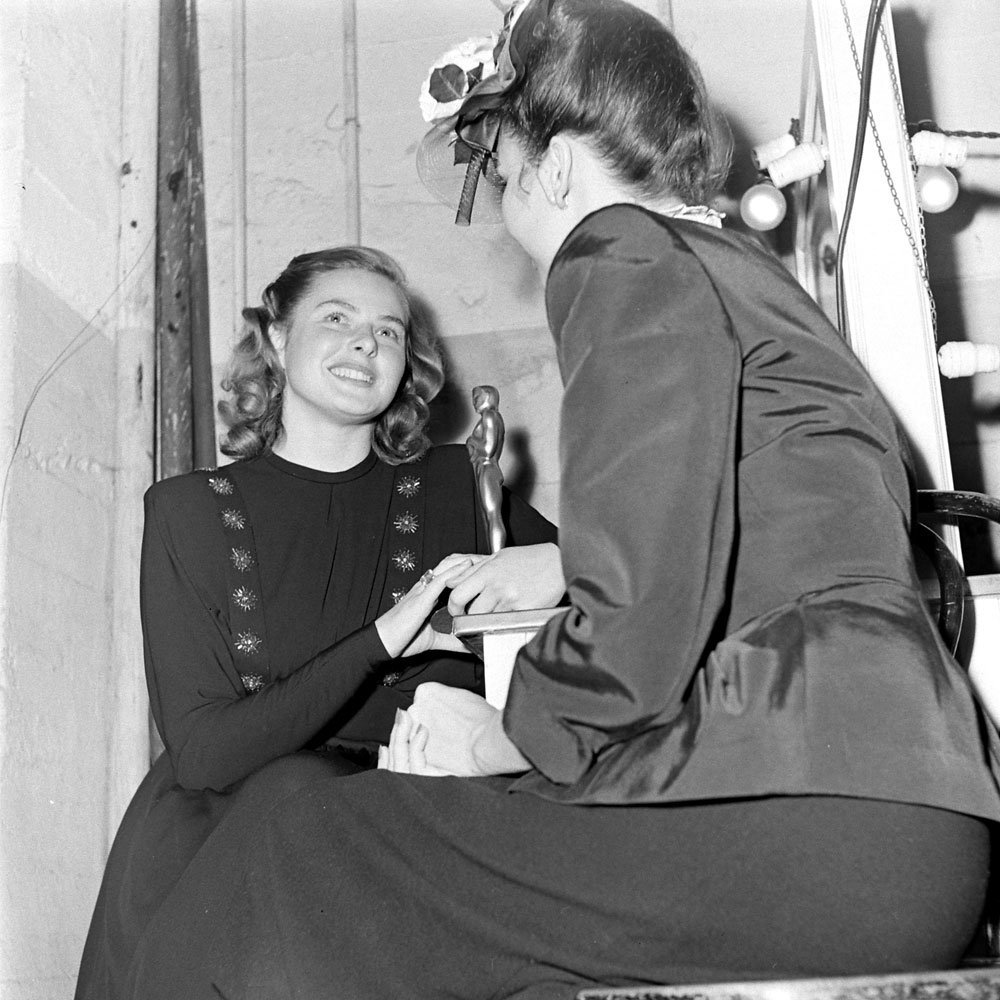 Ingrid Bergman in 1945 with her Best Actress Academy Award for Gaslight. Ingrid Bergman in 1945 with her Best Actress Academy Award for Gaslight.